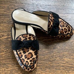 Leopard print mule slide with bow